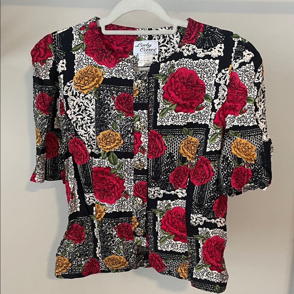 ✨ Vintage Women’s Floral Blouse ✨